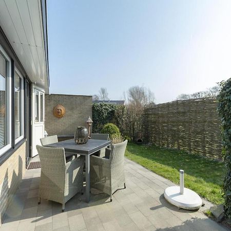 Attractive Bungalow With Modern Furnishings Sint Maartensvlotbrug Exteriör bild