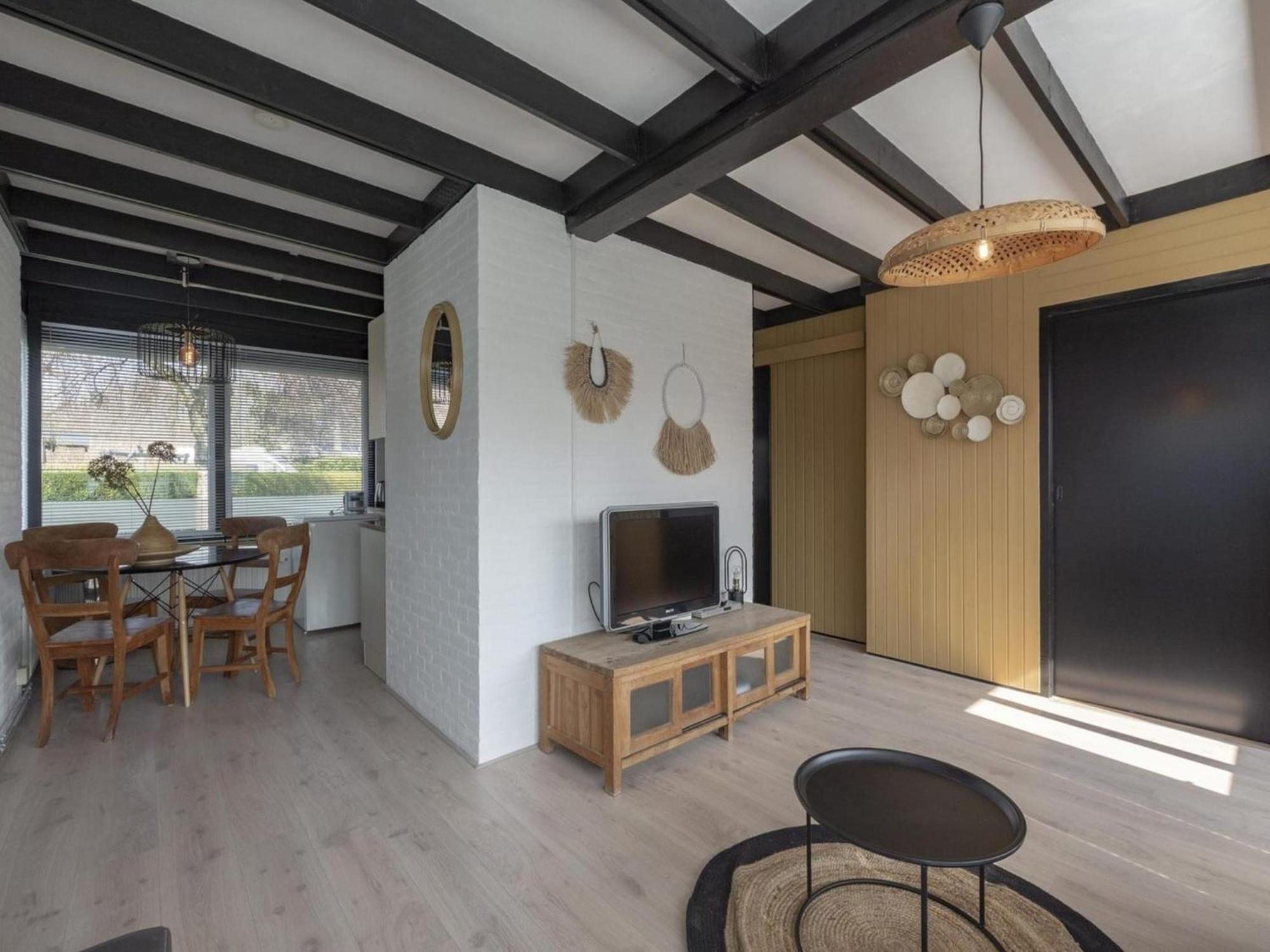 Attractive Bungalow With Modern Furnishings Sint Maartensvlotbrug Exteriör bild
