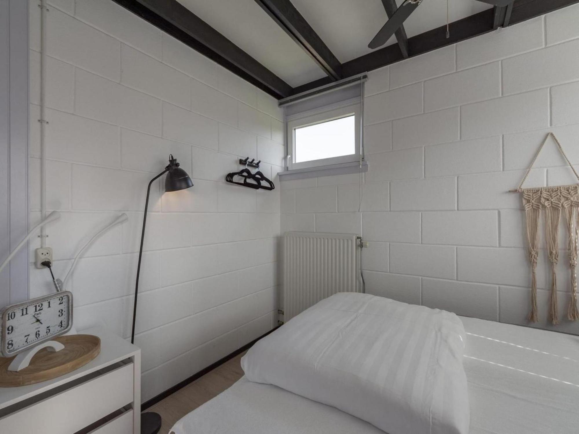 Attractive Bungalow With Modern Furnishings Sint Maartensvlotbrug Exteriör bild