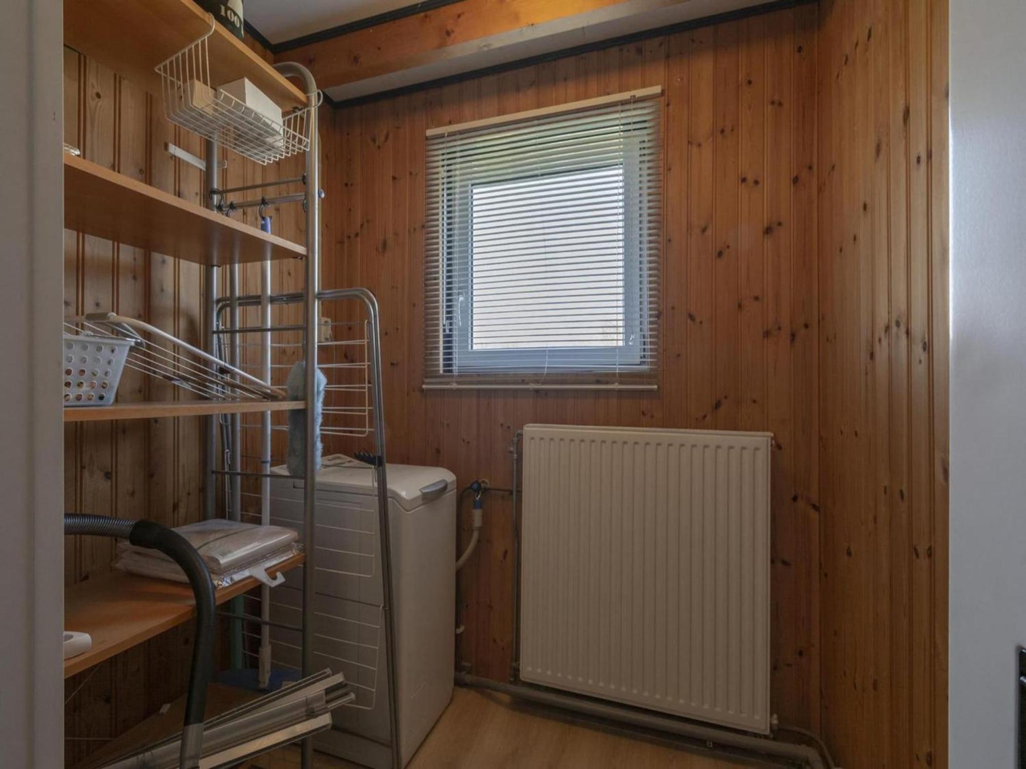 Attractive Bungalow With Modern Furnishings Sint Maartensvlotbrug Exteriör bild