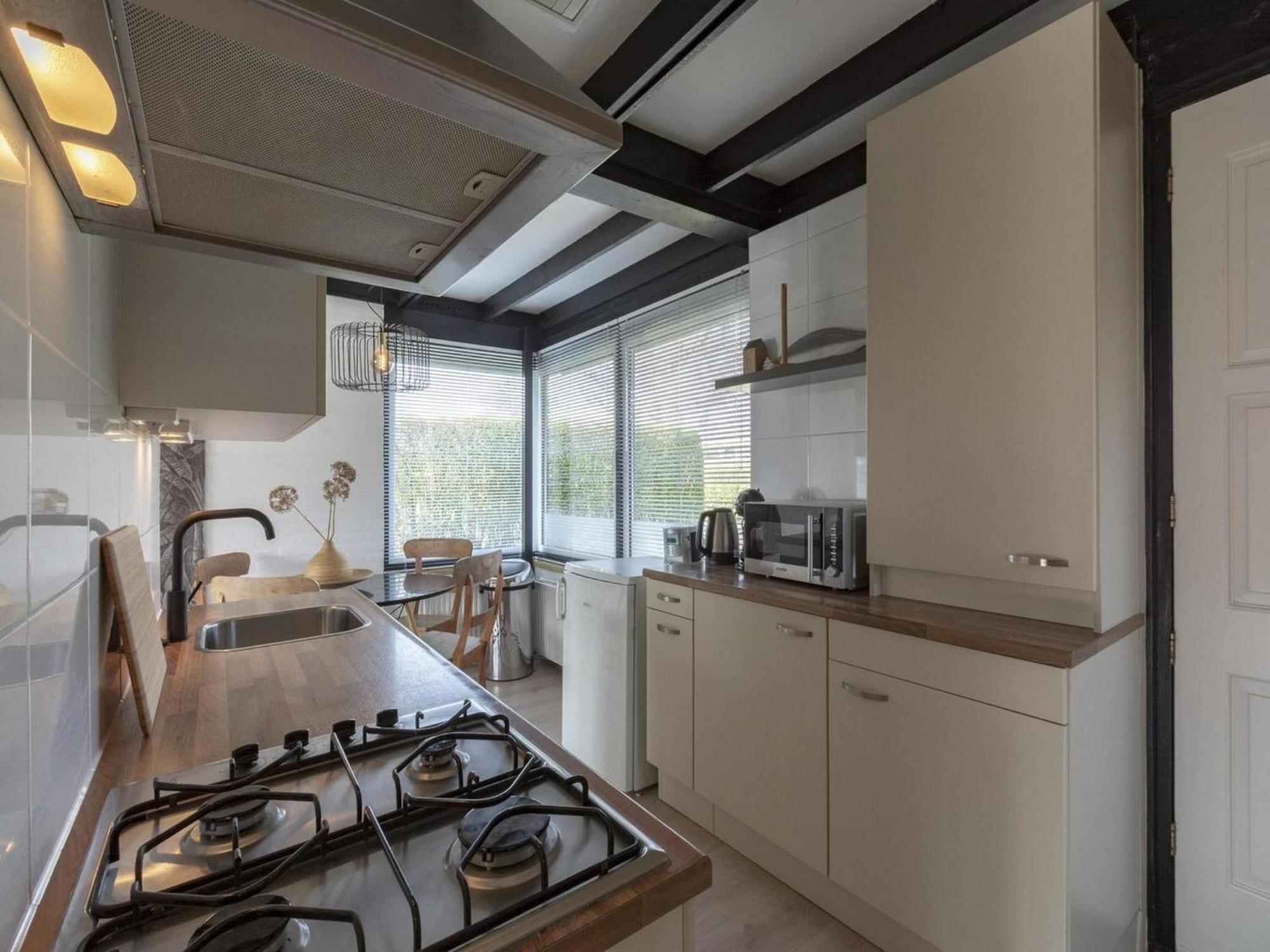 Attractive Bungalow With Modern Furnishings Sint Maartensvlotbrug Exteriör bild